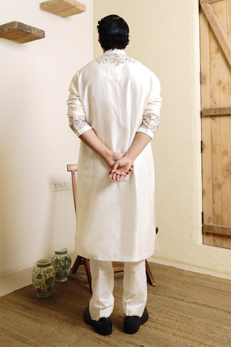 Shop_Wabi Sabi By Anshum-Ritesh_Ivory Chanderi Embroidery Floral Garland Kurta Set _at_Aza_Fashions