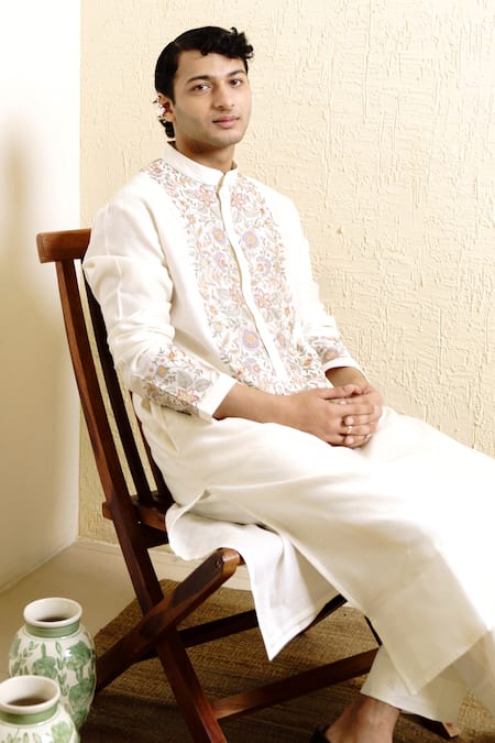 Wabi Sabi By Anshum-Ritesh_Ivory Chanderi Embroidery Floral Garland Kurta Set _Online_at_Aza_Fashions