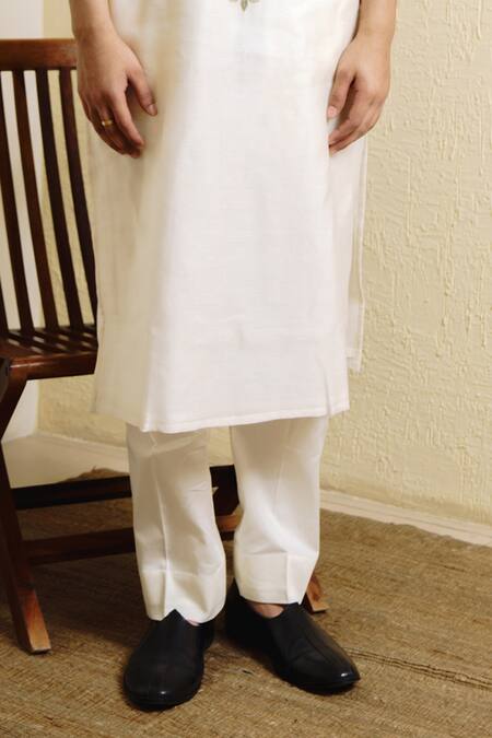 Shop_Wabi Sabi By Anshum-Ritesh_Ivory Chanderi Embroidery Floral Garland Kurta Set _Online_at_Aza_Fashions