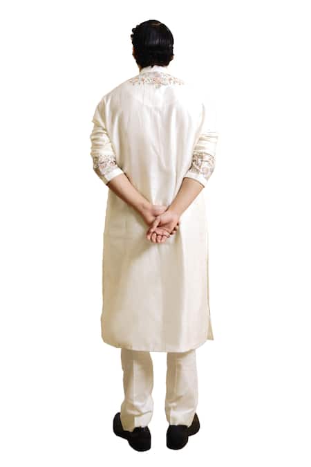 Wabi Sabi By Anshum-Ritesh_Ivory Chanderi Embroidery Floral Garland Kurta Set _at_Aza_Fashions