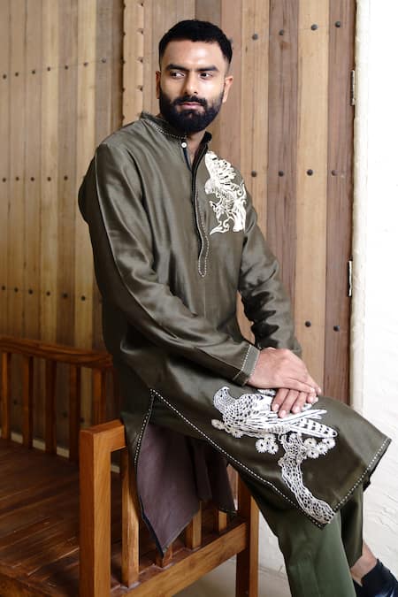 Wabi Sabi By Anshum-Ritesh Green Chanderi Embroidery Eagle Flight Placement Kurta Set Online at Aza Fashions Wabi Sabi By Anshum-Ritesh_Green Chanderi Embroidery Eagle Flight Placement Kurta Set _Online_at_Aza_Fashions