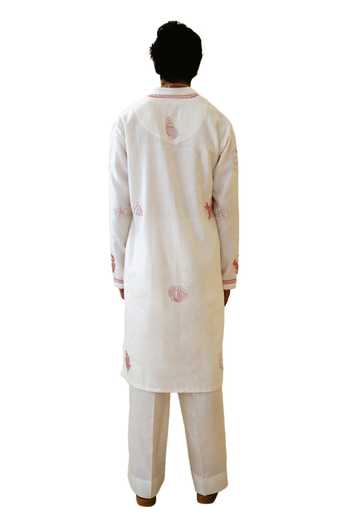 Buy_Wabi Sabi By Anshum-Ritesh_Ivory Chanderi Embroidery Seashells Hand Painted Kurta Set 