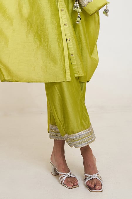 Rishi and Vibhuti_Green Chanderi Silk Lace, Cut Work V-neck Kael Embroidered Kaftan Pant Set _at_Aza_Fashions