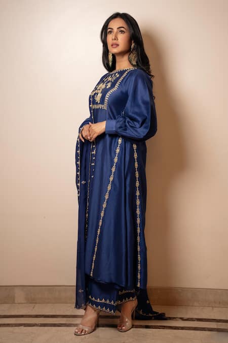 Paulmi and Harsh Embroidered Kurta & Pant Set 