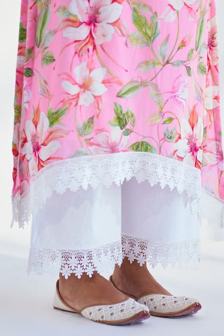Roze Pink Cotton, Chiffon Lace Split V-neck Aasma Floral Print Kurta Set at Aza Fashions Roze_Pink Cotton, Chiffon Lace Split V-neck Aasma Floral Print Kurta Set _at_Aza_Fashions