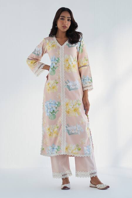 Roze Peach Cotton, Kota Doria Lace V-neck Arfa Floral Print Kurta Pant Set Online at Aza Fashions Roze_Peach Cotton, Kota Doria Lace V-neck Arfa Floral Print Kurta Pant Set _Online_at_Aza_Fashions