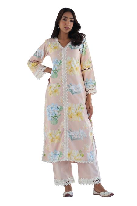 Buy Roze Peach Cotton, Kota Doria Lace V-neck Arfa Floral Print Kurta Pant Set Online at Aza Fashions Buy_Roze_Peach Cotton, Kota Doria Lace V-neck Arfa Floral Print Kurta Pant Set _Online_at_Aza_Fashions