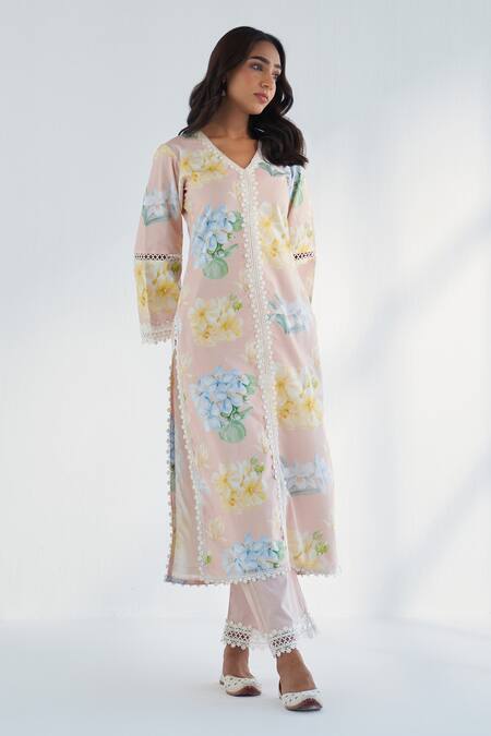 Shop Roze Peach Cotton, Kota Doria Lace V-neck Arfa Floral Print Kurta Pant Set Online at Aza Fashions Shop_Roze_Peach Cotton, Kota Doria Lace V-neck Arfa Floral Print Kurta Pant Set _Online_at_Aza_Fashions
