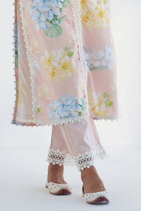 Roze Peach Cotton, Kota Doria Lace V-neck Arfa Floral Print Kurta Pant Set at Aza Fashions Roze_Peach Cotton, Kota Doria Lace V-neck Arfa Floral Print Kurta Pant Set _at_Aza_Fashions