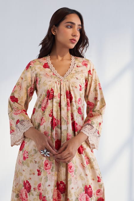 Shop Roze Beige Cotton, Chiffon Embroidery, Lace V-neck Farida Floral Print Kurta Pant Set Shop_Roze_Beige Cotton, Chiffon Embroidery, Lace V-neck Farida Floral Print Kurta Pant Set