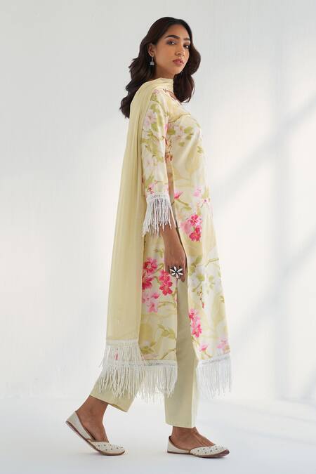 Buy_Roze_Yellow Cotton, Chiffon Lace V-neck Mahnoor Floral Print Kurta Pant Set 