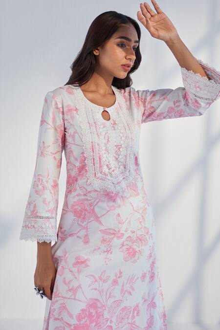 Shop Roze Pink Cotton, Chiffon Lace Round Neck Raya Floral Print Kurta Pant Set Shop_Roze_Pink Cotton, Chiffon Lace Round Neck Raya Floral Print Kurta Pant Set