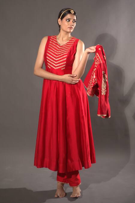 Shop Vikabyarvindampula Red Chanderi, Crepe, Cotton Sequins, Embroidery Yoke Jacket With Kurta Set Shop_Vikabyarvindampula_Red Chanderi, Crepe, Cotton Sequins, Embroidery Yoke Jacket With Kurta Set