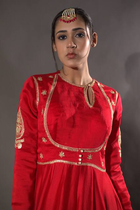 Buy_Vikabyarvindampula_Red Chanderi, Crepe, Cotton Sequins, Embroidery Round Neck Kurta Pant Set _Online_at_Aza_Fashions