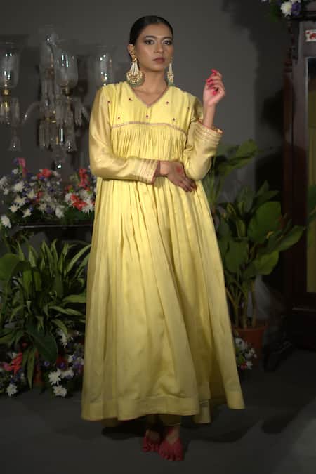 Vikabyarvindampula Neck Embroidered Anarkali & Pant Set 