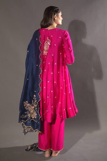 Vikabyarvindampula Hand Embroidered Kurta Pant Set 