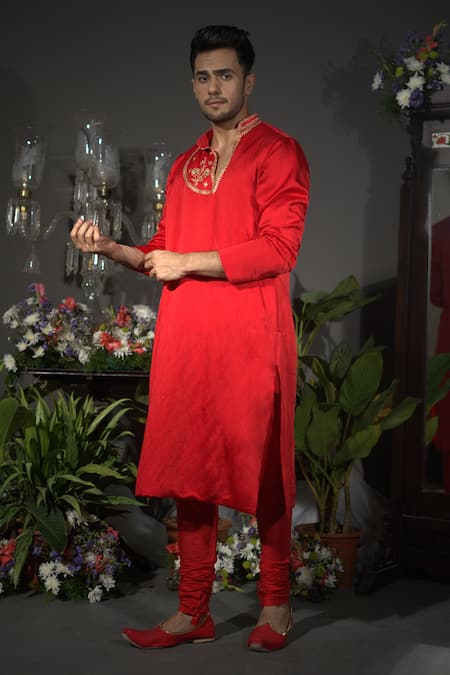 Vikabyarvindampula Sequins Hand Embroidered Kurta 