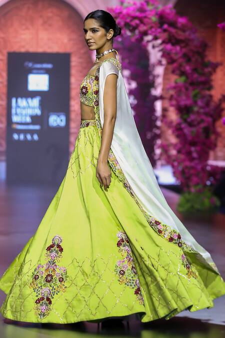Vikabyarvindampula Green Cotton, Organza, Crepe Embroidery Sweetheart Neck Floral Lehenga Cape Set at Aza Fashions Vikabyarvindampula_Green Cotton, Organza, Crepe Embroidery Sweetheart Neck Floral Lehenga Cape Set _at_Aza_Fashions