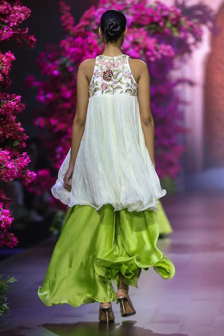 Vikabyarvindampula Floral Embroidered Yoke Tunic With Sharara 