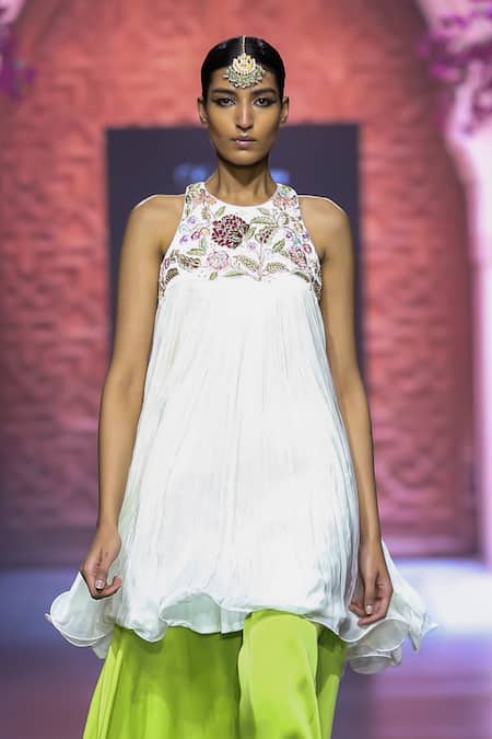 Buy Vikabyarvindampula Ivory Organza, Linen, Satin Embroidery Round Floral Yoke Tunic With Sharara Online at Aza Fashions Buy_Vikabyarvindampula_Ivory Organza, Linen, Satin Embroidery Round Floral Yoke Tunic With Sharara _Online_at_Aza_Fashions