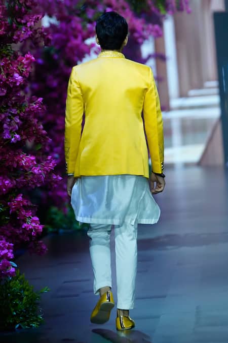 Vikabyarvindampula Floral Embroidered Bandhgala Kurta Set 