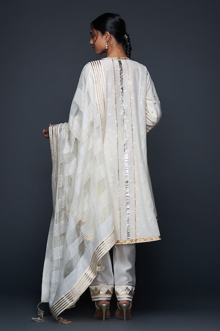 Shop Gulabo By Abu Sandeep Off White Jamdani Embellished Gota Border Dupatta at Aza Fashions Shop_Gulabo By Abu Sandeep_Off White Jamdani Embellished Gota Border Dupatta _at_Aza_Fashions