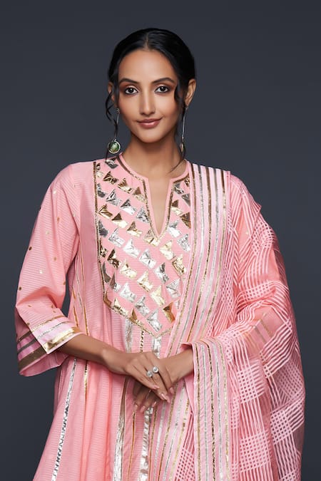 Gulabo By Abu Sandeep Peach Jamdani Embellished Gota Sheer Dupatta Online at Aza Fashions Gulabo By Abu Sandeep_Peach Jamdani Embellished Gota Sheer Dupatta _Online_at_Aza_Fashions