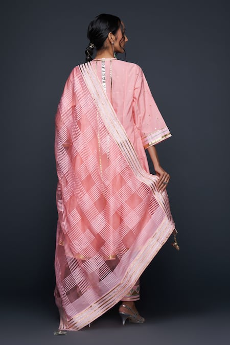 Shop Gulabo By Abu Sandeep Peach Jamdani Embellished Gota Sheer Dupatta at Aza Fashions Shop_Gulabo By Abu Sandeep_Peach Jamdani Embellished Gota Sheer Dupatta _at_Aza_Fashions