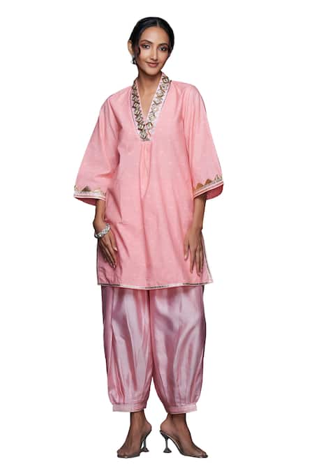 Gulabo By Abu Sandeep Peach Jamdani Embellished Gota Bordered Salwar Online at Aza Fashions Gulabo By Abu Sandeep_Peach Jamdani Embellished Gota Bordered Salwar _Online_at_Aza_Fashions