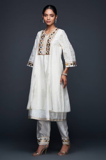 Gulabo By Abu Sandeep Off White Jamdani Embellished Gota Round Layered Kurta at Aza Fashions Gulabo By Abu Sandeep_Off White Jamdani Embellished Gota Round Layered Kurta _at_Aza_Fashions