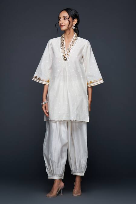 Shop_Gulabo By Abu Sandeep_Off White Jamdani Embellished Gota V Tunic  _Online_at_Aza_Fashions