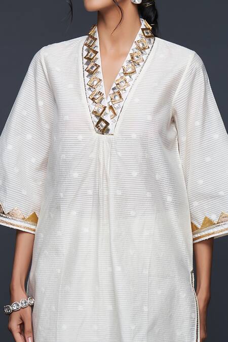 Gulabo By Abu Sandeep_Off White Jamdani Embellished Gota V Tunic  _at_Aza_Fashions