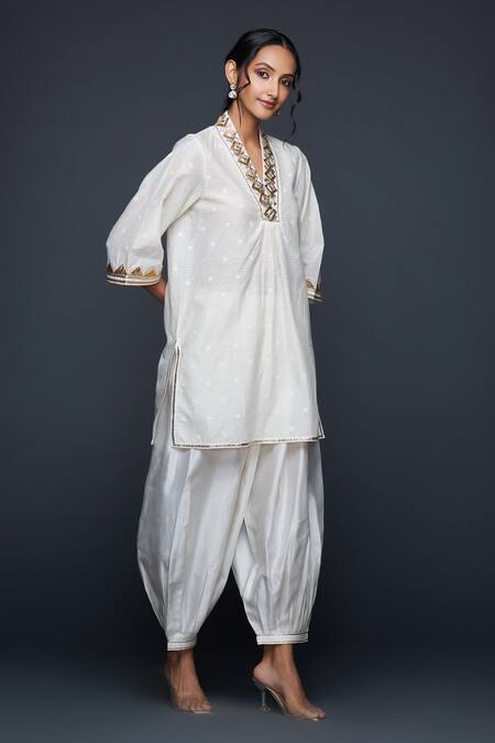 Buy_Gulabo By Abu Sandeep_Off White Jamdani Embellished Gota V Tunic  