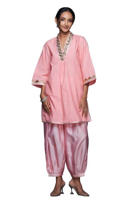 Buy Gulabo By Abu Sandeep Peach Jamdani Embellished Gota V Applique Work Tunic Online at Aza Fashions Buy_Gulabo By Abu Sandeep_Peach Jamdani Embellished Gota V Applique Work Tunic _Online_at_Aza_Fashions