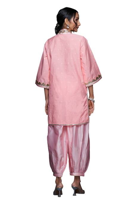 Shop Gulabo By Abu Sandeep Peach Jamdani Embellished Gota V Applique Work Tunic Online at Aza Fashions Shop_Gulabo By Abu Sandeep_Peach Jamdani Embellished Gota V Applique Work Tunic _Online_at_Aza_Fashions