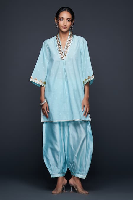 Gulabo By Abu Sandeep_Blue Jamdani Embellished Gota V Applique Placement Tunic  _at_Aza_Fashions