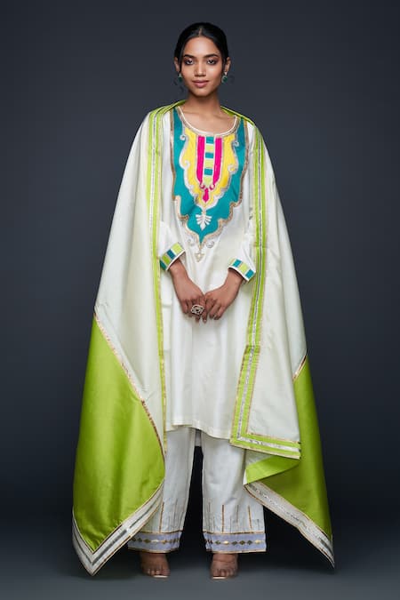 Gulabo By Abu Sandeep Off White Cotton Silk Embroidery Jharokha Round Neck Kurta at Aza Fashions Gulabo By Abu Sandeep_Off White Cotton Silk Embroidery Jharokha Round Neck Kurta _at_Aza_Fashions