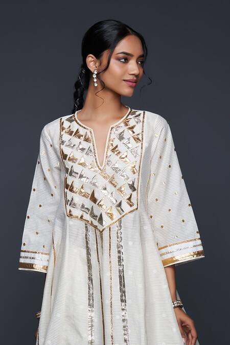 Buy Gulabo By Abu Sandeep Off White Jamdani Embroidered Gota Notched Flared Kurta Online at Aza Fashions Buy_Gulabo By Abu Sandeep_Off White Jamdani Embroidered Gota Notched Flared Kurta _Online_at_Aza_Fashions