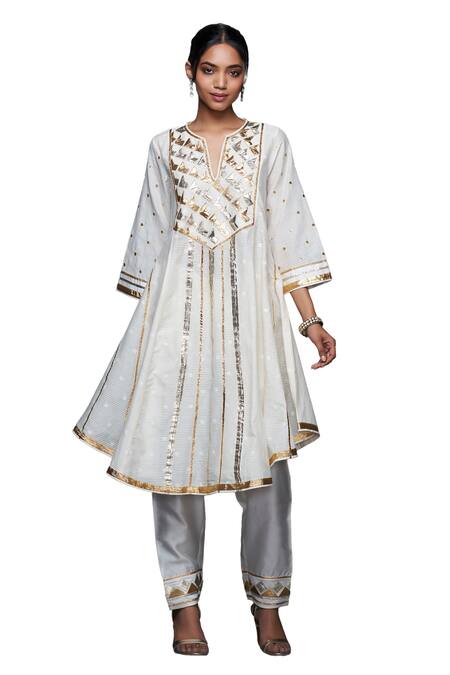 Gulabo By Abu Sandeep Off White Jamdani Embroidered Gota Notched Flared Kurta at Aza Fashions Gulabo By Abu Sandeep_Off White Jamdani Embroidered Gota Notched Flared Kurta _at_Aza_Fashions