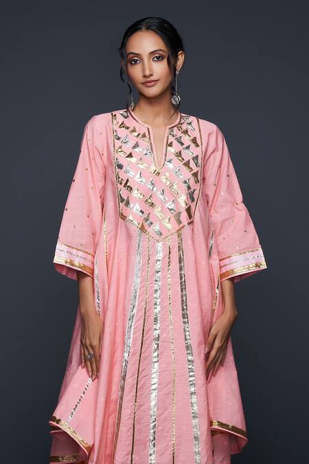 Buy Gulabo By Abu Sandeep Peach Jamdani Embroidered Gota Notched Applique Flared Kurta Online at Aza Fashions Buy_Gulabo By Abu Sandeep_Peach Jamdani Embroidered Gota Notched Applique Flared Kurta _Online_at_Aza_Fashions
