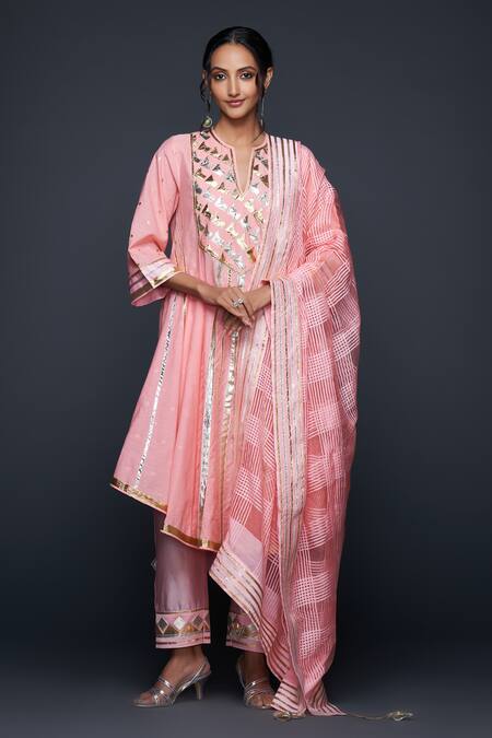 Shop Gulabo By Abu Sandeep Peach Jamdani Embroidered Gota Notched Applique Flared Kurta Shop_Gulabo By Abu Sandeep_Peach Jamdani Embroidered Gota Notched Applique Flared Kurta