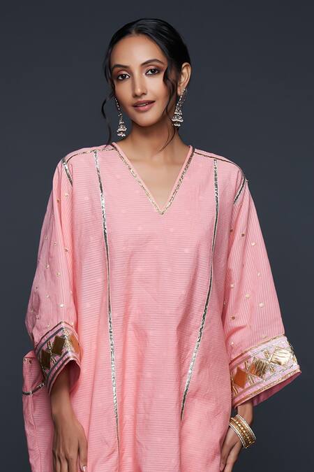Buy Gulabo By Abu Sandeep Peach Jamdani Embroidered Gota V Neck Applique Work Kaftan Online at Aza Fashions Buy_Gulabo By Abu Sandeep_Peach Jamdani Embroidered Gota V Neck Applique Work Kaftan _Online_at_Aza_Fashions