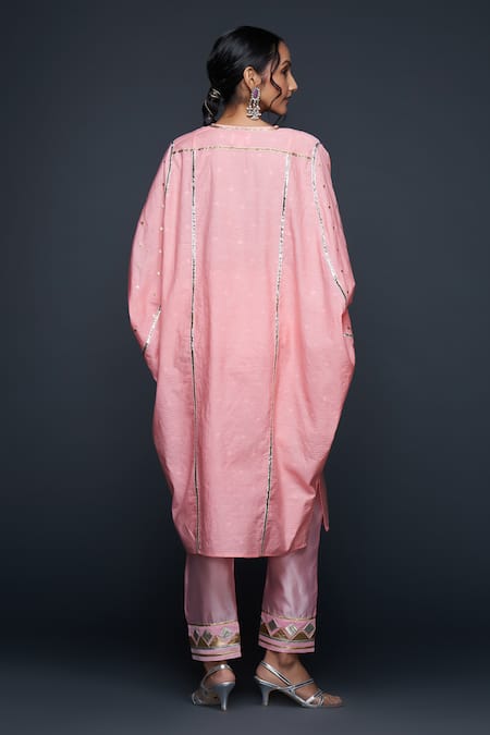 Shop Gulabo By Abu Sandeep Peach Jamdani Embroidered Gota V Neck Applique Work Kaftan at Aza Fashions Shop_Gulabo By Abu Sandeep_Peach Jamdani Embroidered Gota V Neck Applique Work Kaftan _at_Aza_Fashions