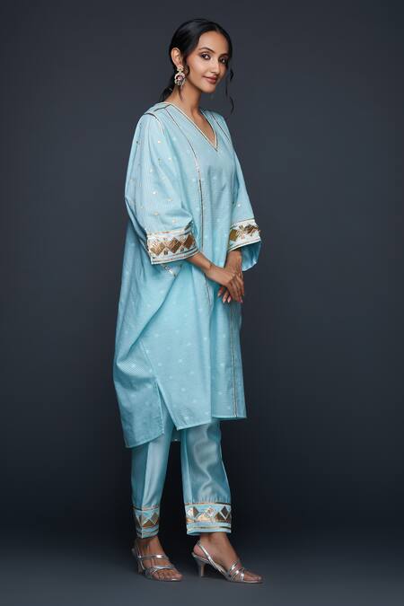 Gulabo By Abu Sandeep Blue Jamdani Embroidered Gota V Neck Applique Kaftan at Aza Fashions Gulabo By Abu Sandeep_Blue Jamdani Embroidered Gota V Neck Applique Kaftan _at_Aza_Fashions