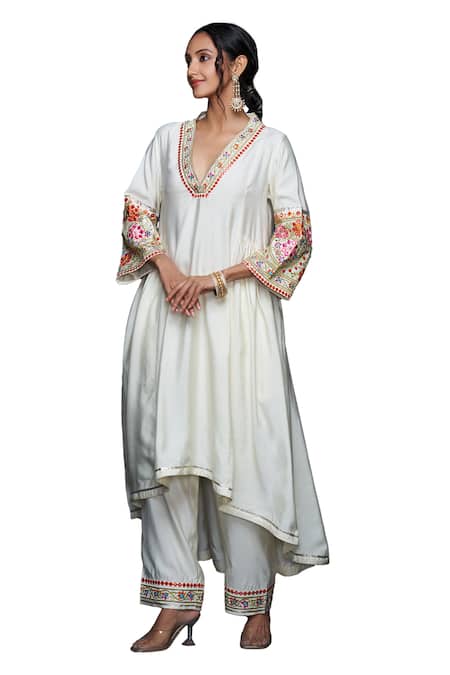 Buy_Gulabo By Abu Sandeep_Off White Viscose, Chanderi Silk Mirrors, Embroidery V-neck Gul Thread And Kurta _Online_at_Aza_Fashions