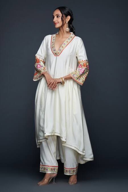 Shop_Gulabo By Abu Sandeep_Off White Viscose, Chanderi Silk Mirrors, Embroidery V-neck Gul Thread And Kurta _Online_at_Aza_Fashions