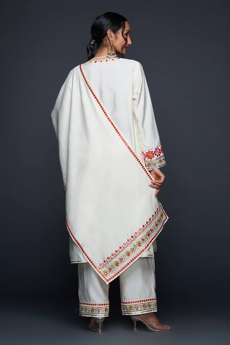 Shop Gulabo By Abu Sandeep Off White Viscose Chanderi Silk Bahar And Mirror Straight Kurta at Aza Fashions Shop_Gulabo By Abu Sandeep_Off White Viscose Chanderi Silk Bahar And Mirror Straight Kurta _at_Aza_Fashions
