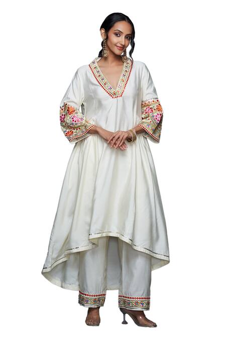 Shop Gulabo By Abu Sandeep Off White Viscose, Chanderi Silk Mirrors, Lace Mirrorwork Embellished Pant Online at Aza Fashions Shop_Gulabo By Abu Sandeep_Off White Viscose, Chanderi Silk Mirrors, Lace Mirrorwork Embellished Pant _Online_at_Aza_Fashions