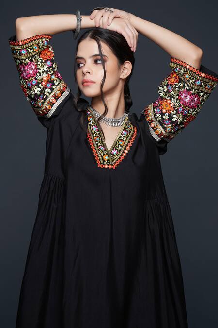 Shop Gulabo By Abu Sandeep Black Viscose, Chanderi Silk Lace, Mirrors Floral Embroidered High-low Tunic Shop_Gulabo By Abu Sandeep_Black Viscose, Chanderi Silk Lace, Mirrors Floral Embroidered High-low Tunic