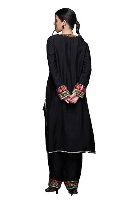 Shop Gulabo By Abu Sandeep Black Viscose Chanderi Silk Embellished Mirrorwork Floral Embroidered Kurta Shop_Gulabo By Abu Sandeep_Black Viscose Chanderi Silk Embellished Mirrorwork Floral Embroidered Kurta